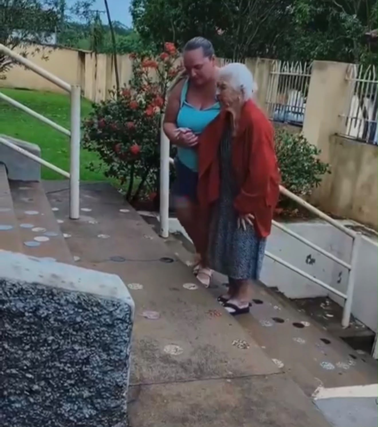 Aos 91 anos, idosa vai às urnas em Iguatama para exercer o direito ao voto