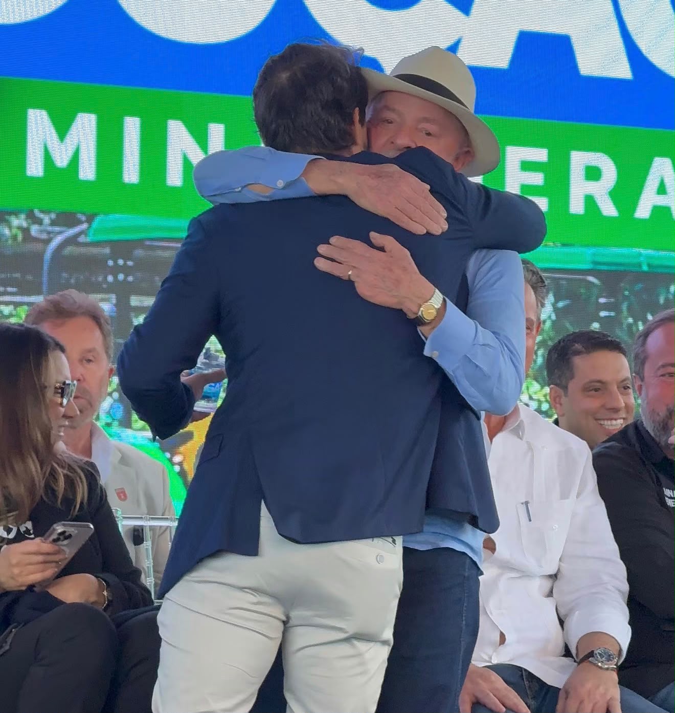 Lula vira votação em Iguatama e supera Flávio Bolsonaro no segundo turno